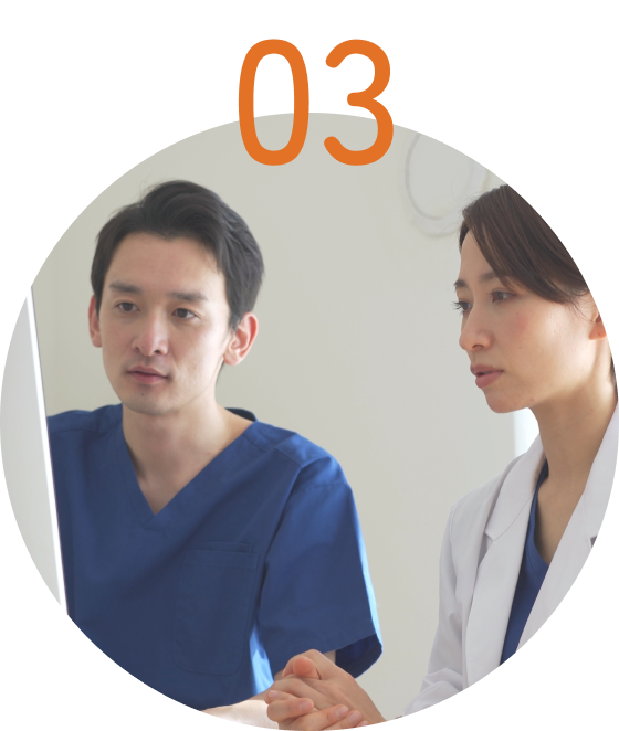 指導している写真